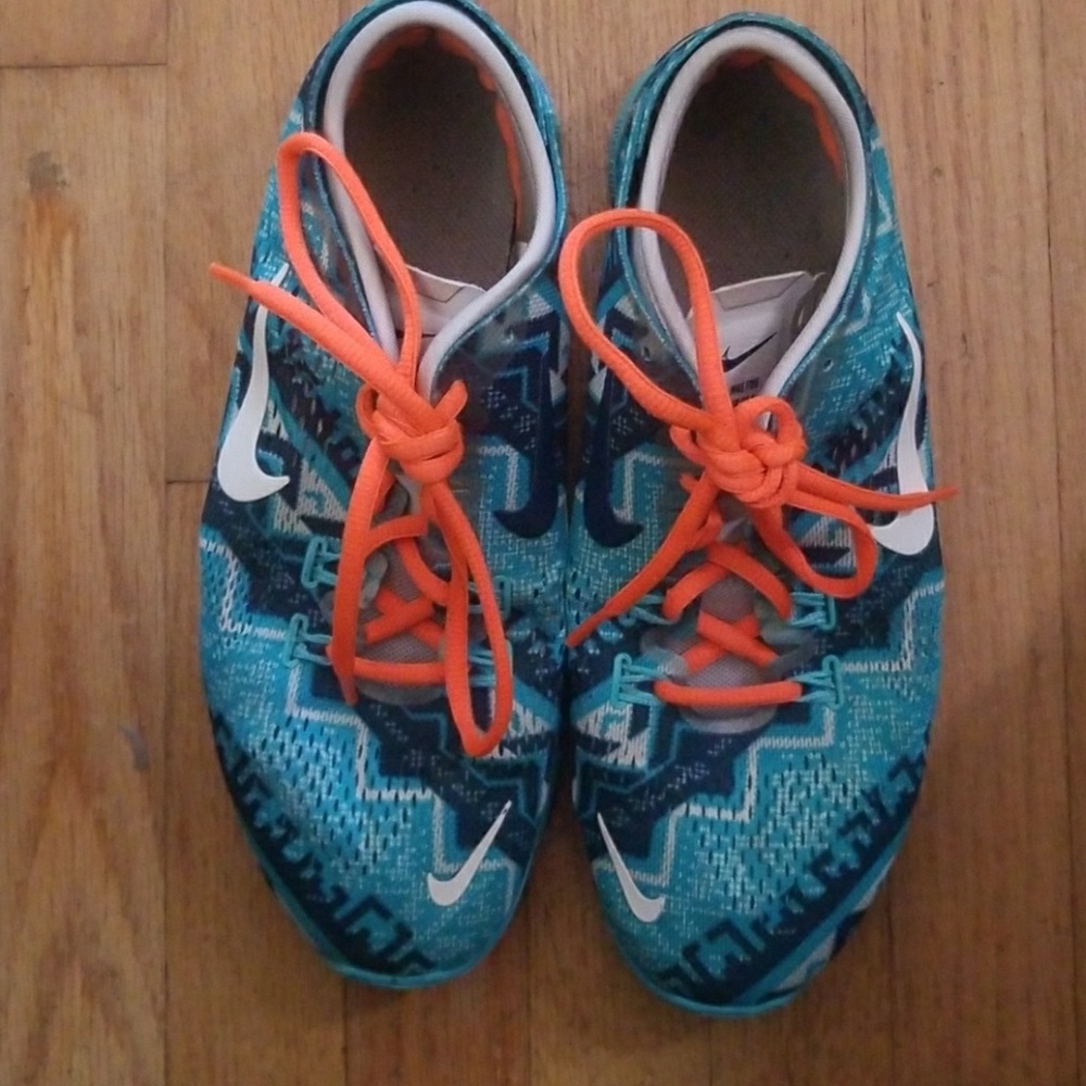 Running shoes
